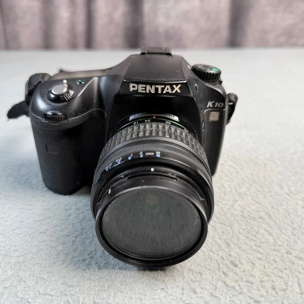 Pentax K10D DSLR Camera Black SMC Pentax DA 18-55mm Lens Battery Charger Case